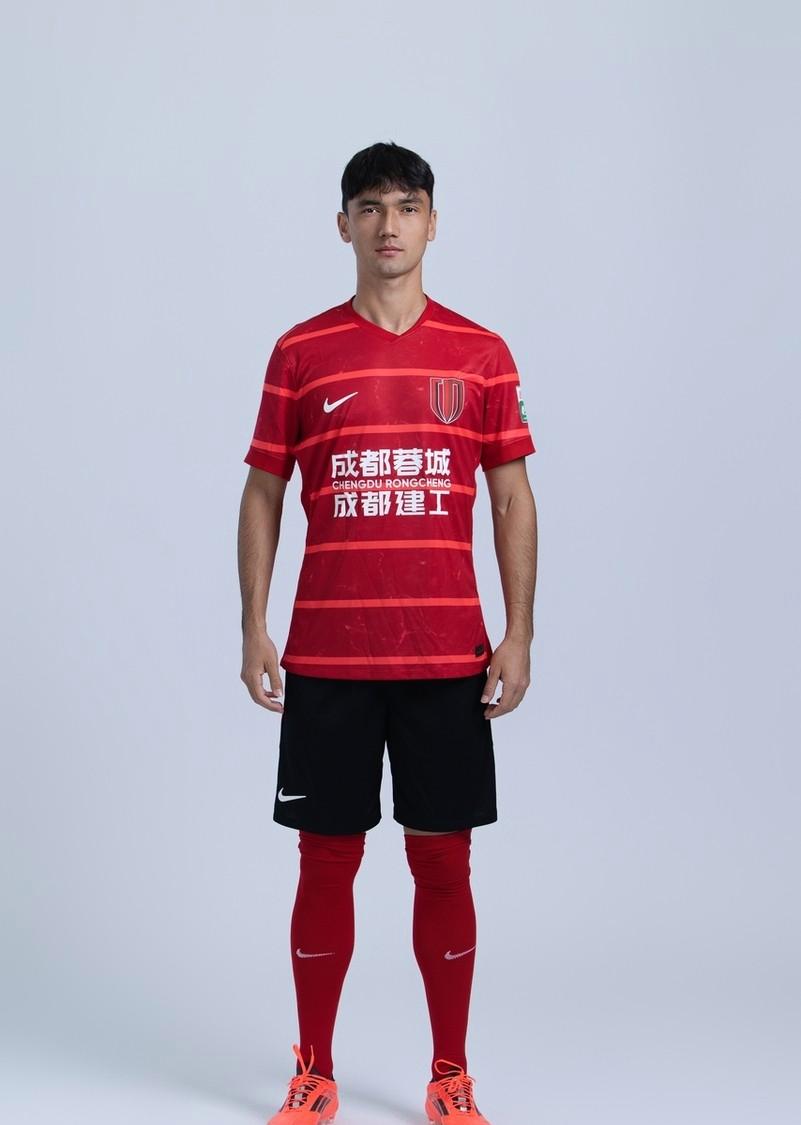 星空体育 -成都蓉城训练开放日；今夜手感冰凉引欢呼；中超在即；更衣室氛围转暖(成都蓉城中超直播)