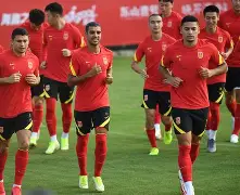 星空娱乐下载 -足总杯集结日走向成谜,辽宁本钢回应争议,更衣室稳定,赛程密集仍需轮换