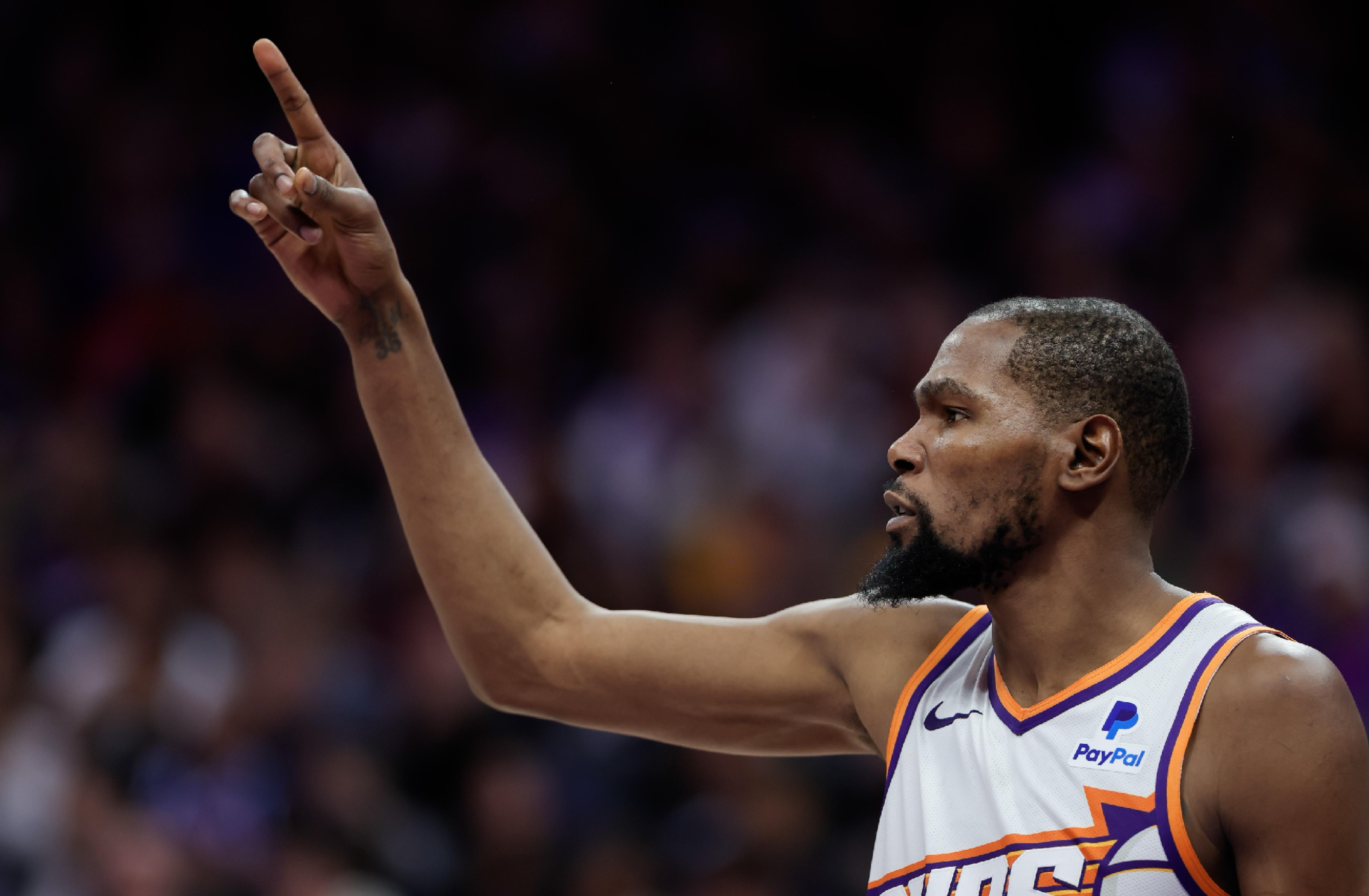 星空体育 -这也行？菲尼克斯太阳今晨远射贴柱拉齐奥围绕CBA常规赛强势反弹，窗口期新疆广汇备战荷甲 